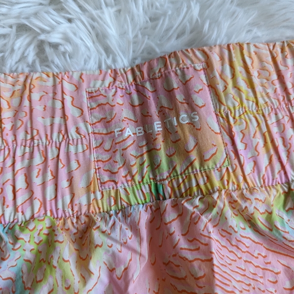 Nwt Fabletics coral leopard Ultra High-Waisted Piped Nylon Short size xl - Picture 2 of 9